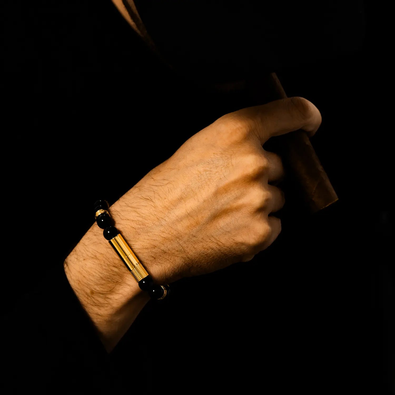 les-fines-lames-punch-bracelet-oscuro-gold-zigarrenschneider image 4