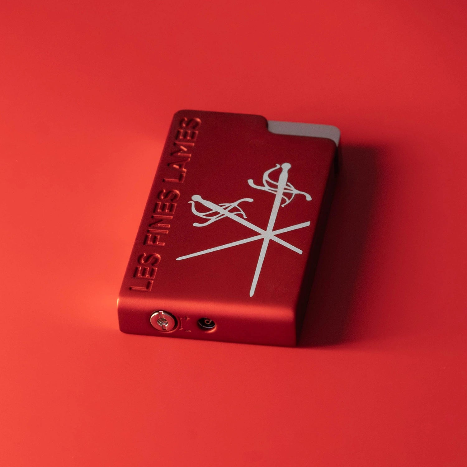 les-fines-lames-le-feu-brick-feuerzeug-rot-metall-torch image 3