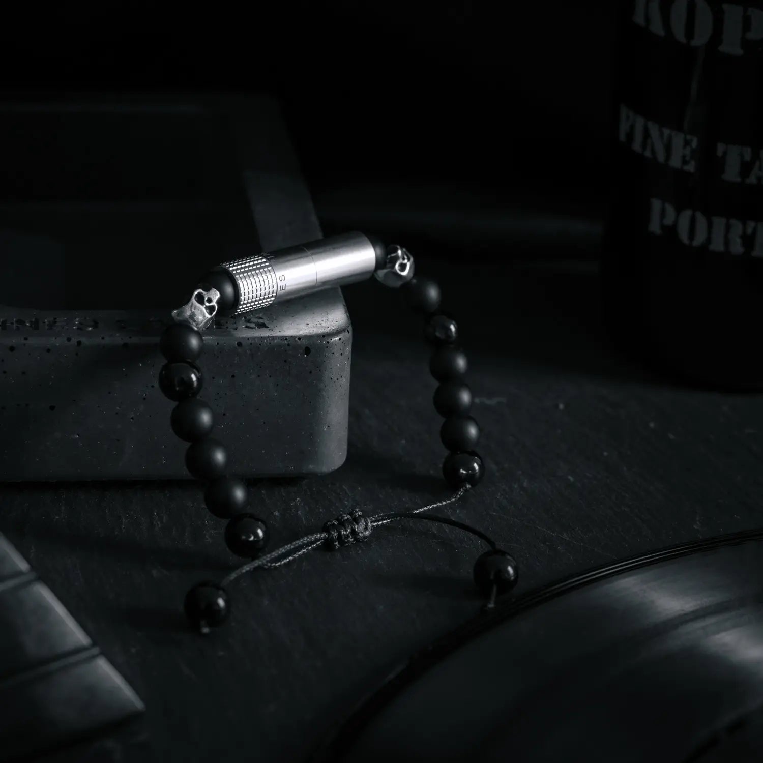 les-fines-lames-punch-bracelet-oscuro-matte-skull-i-zigarrenbohrer image 4