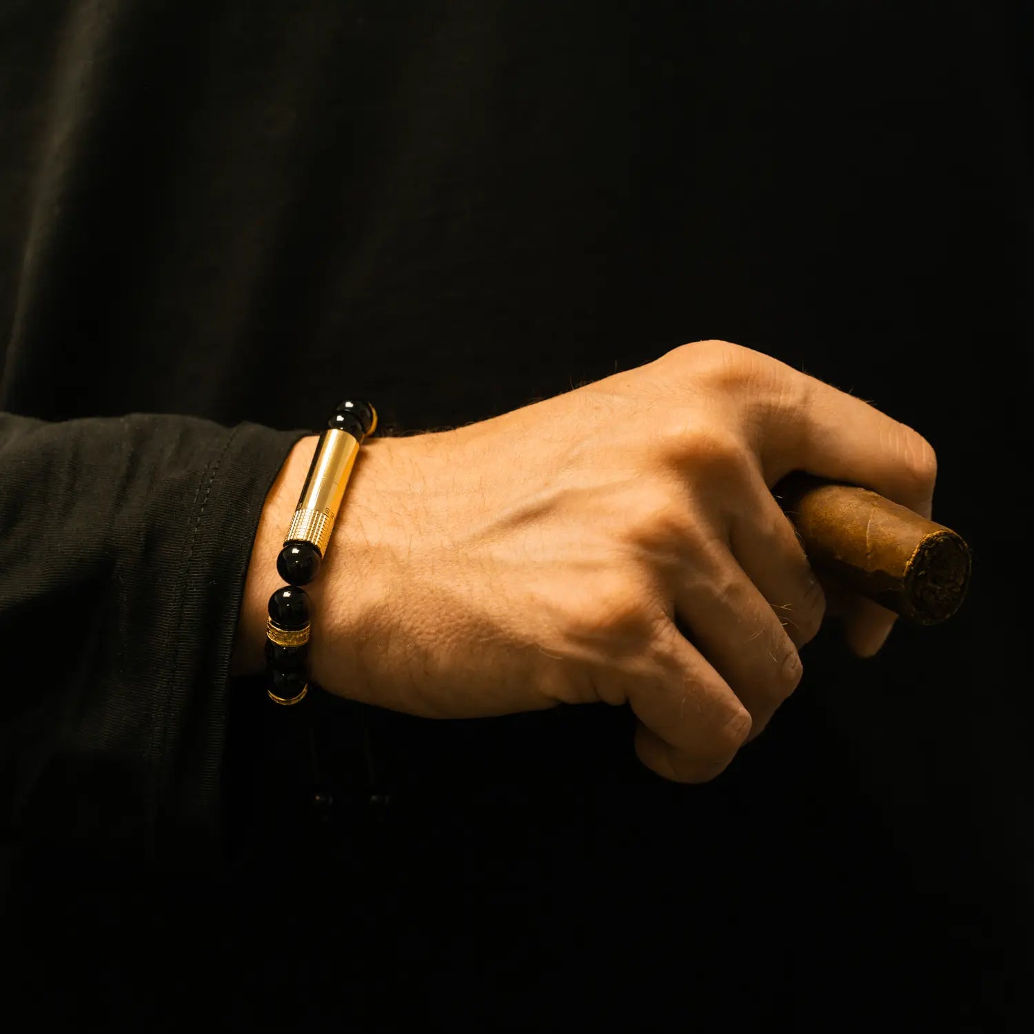 les-fines-lames-punch-bracelet-oscuro-gold-zigarrenschneider image 8