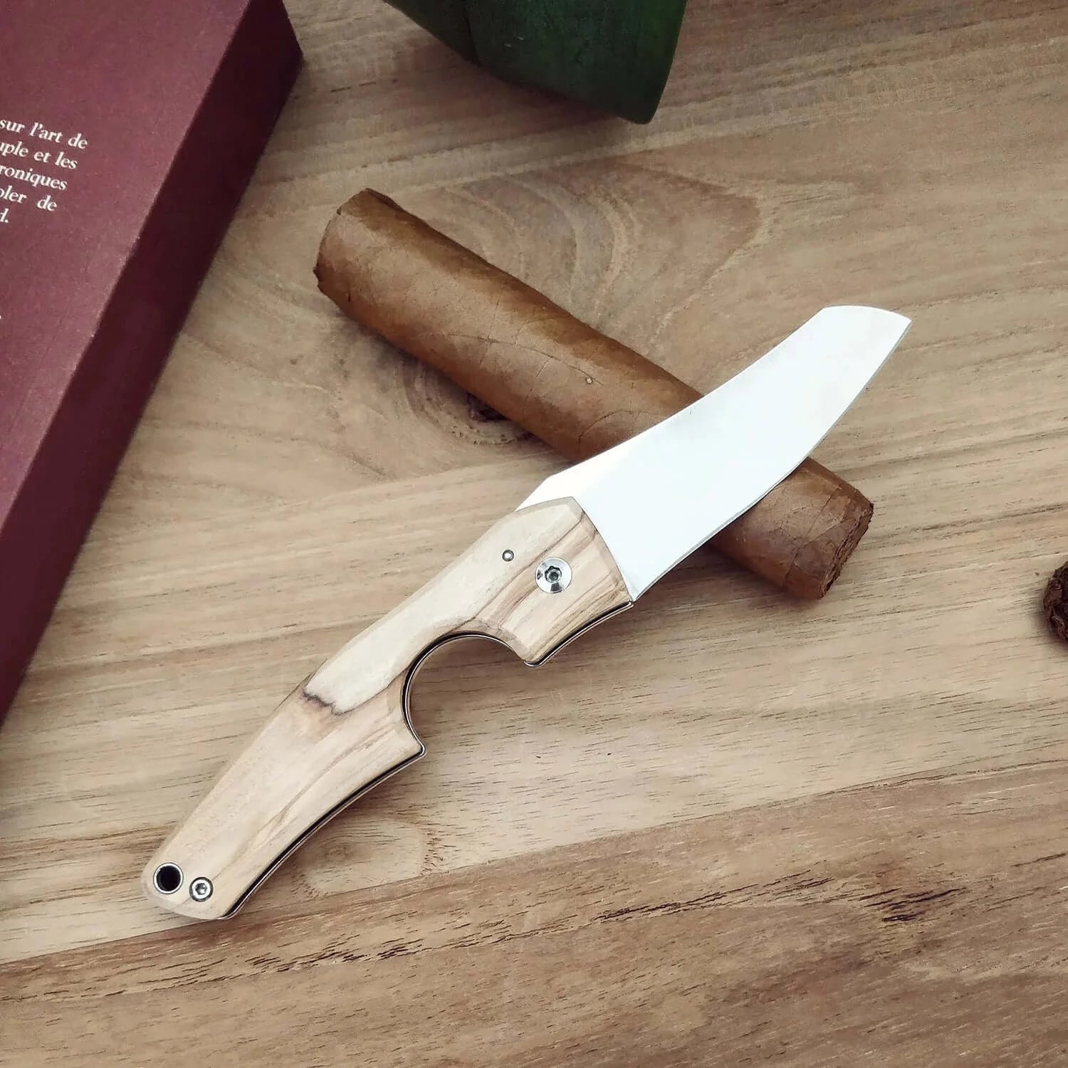 les-fines-lames-le-petit-zigarrenmesser-olive-wood image 6