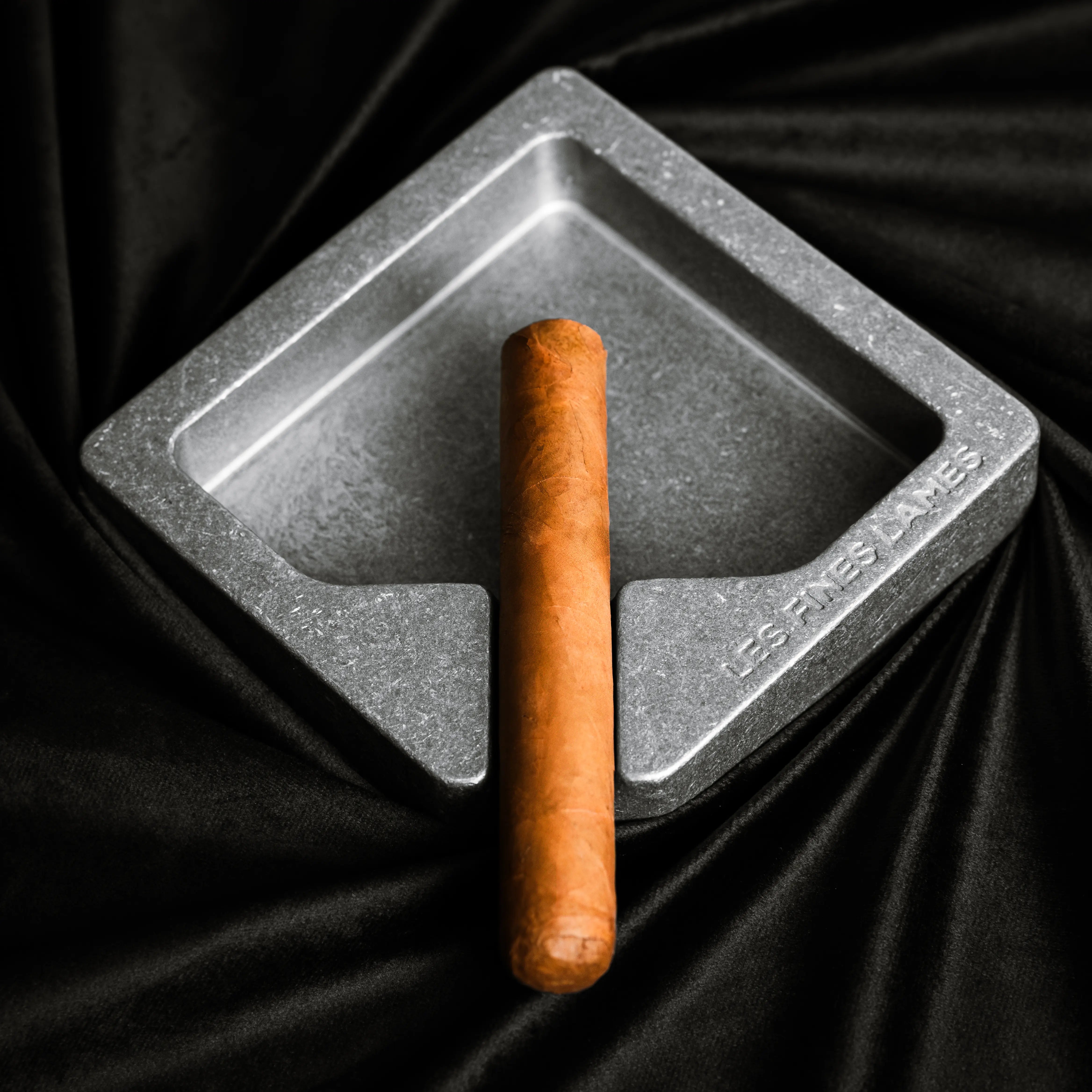 les-fines-lames-monad-zigarrenaschenbecher-aluminium-raw image 4