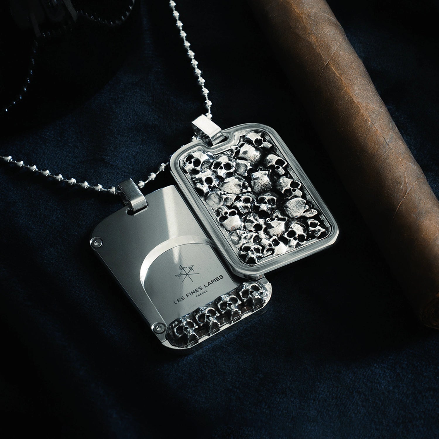 les-fines-lames-le-tag-t100-zigarrenschneider-omnia-vanitas-silver image 3