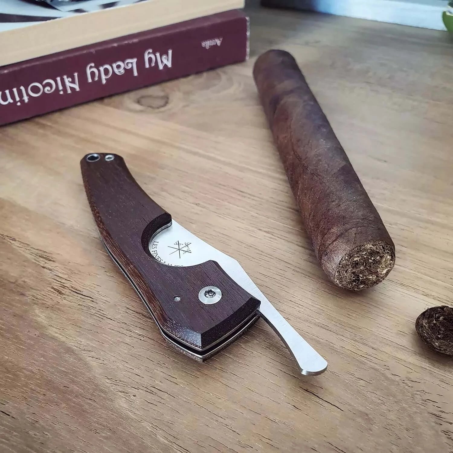 les-fines-lames-le-petit-zigarrenmesser-ip-holz image 4