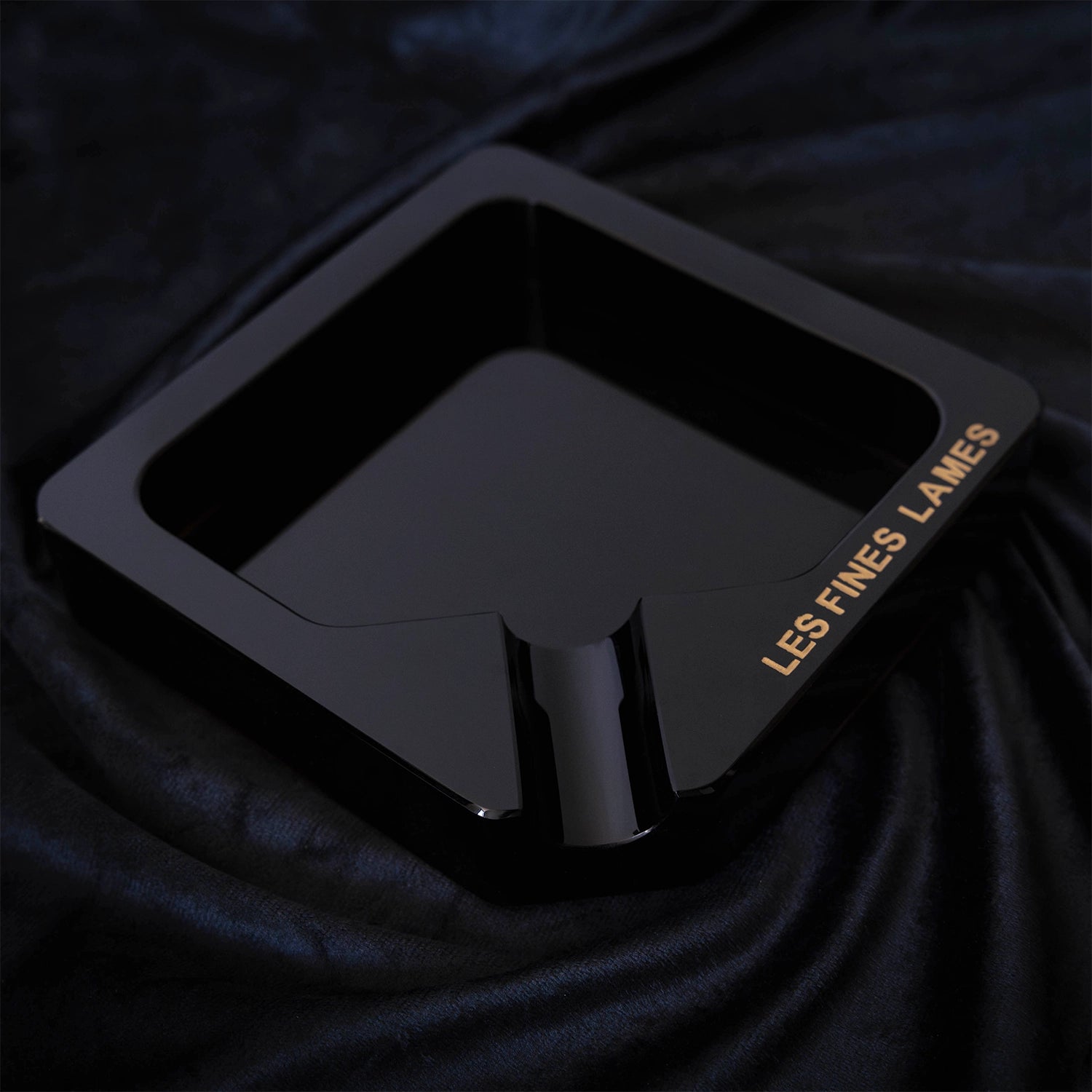 les-fines-lames-monad-aschenbecher-obsidian-schwarz-aluminium image 3