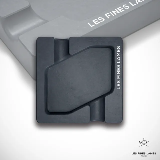 les-fines-lames-dyad-zigarrenaschenbecher-beton-midnight image 1